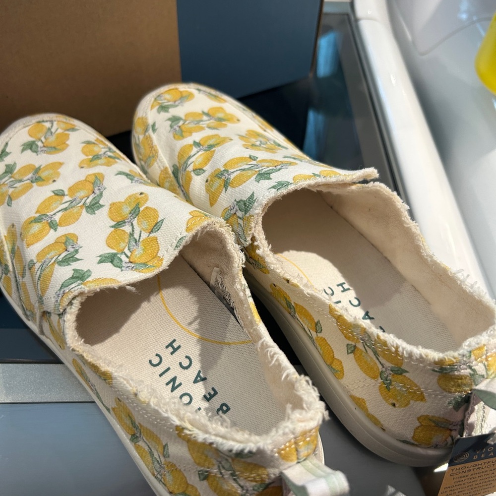 Vionic Malibu White Lemon Sneakers